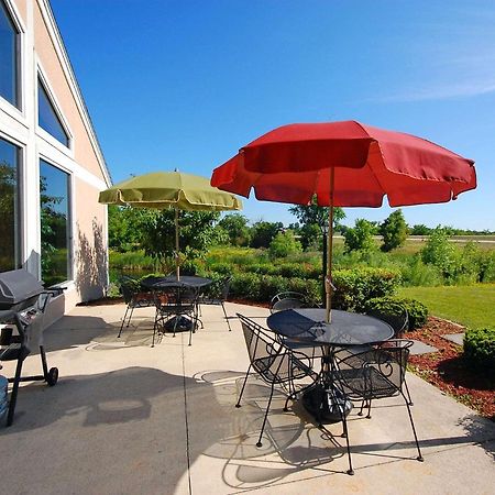 Comfort Inn & Suites Jackson - West Bend Екстер'єр фото