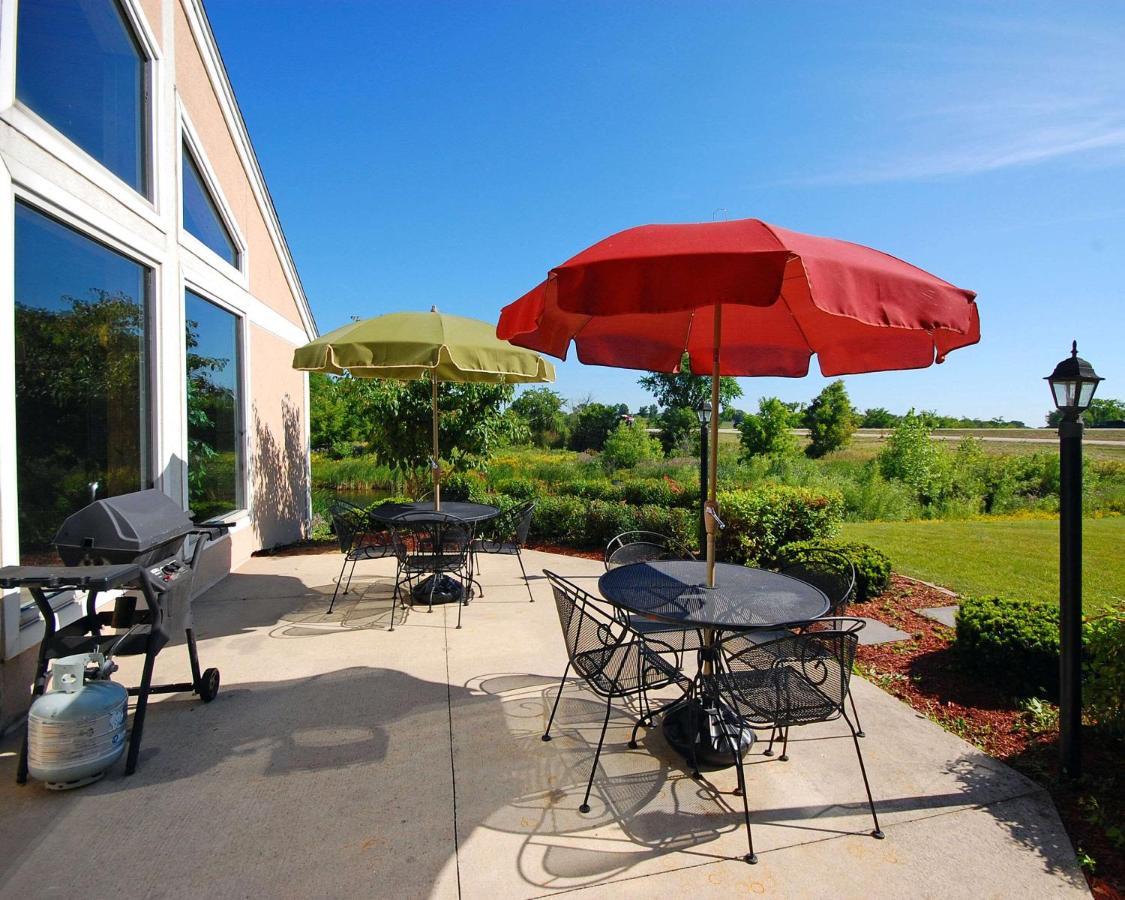 Comfort Inn & Suites Jackson - West Bend Екстер'єр фото