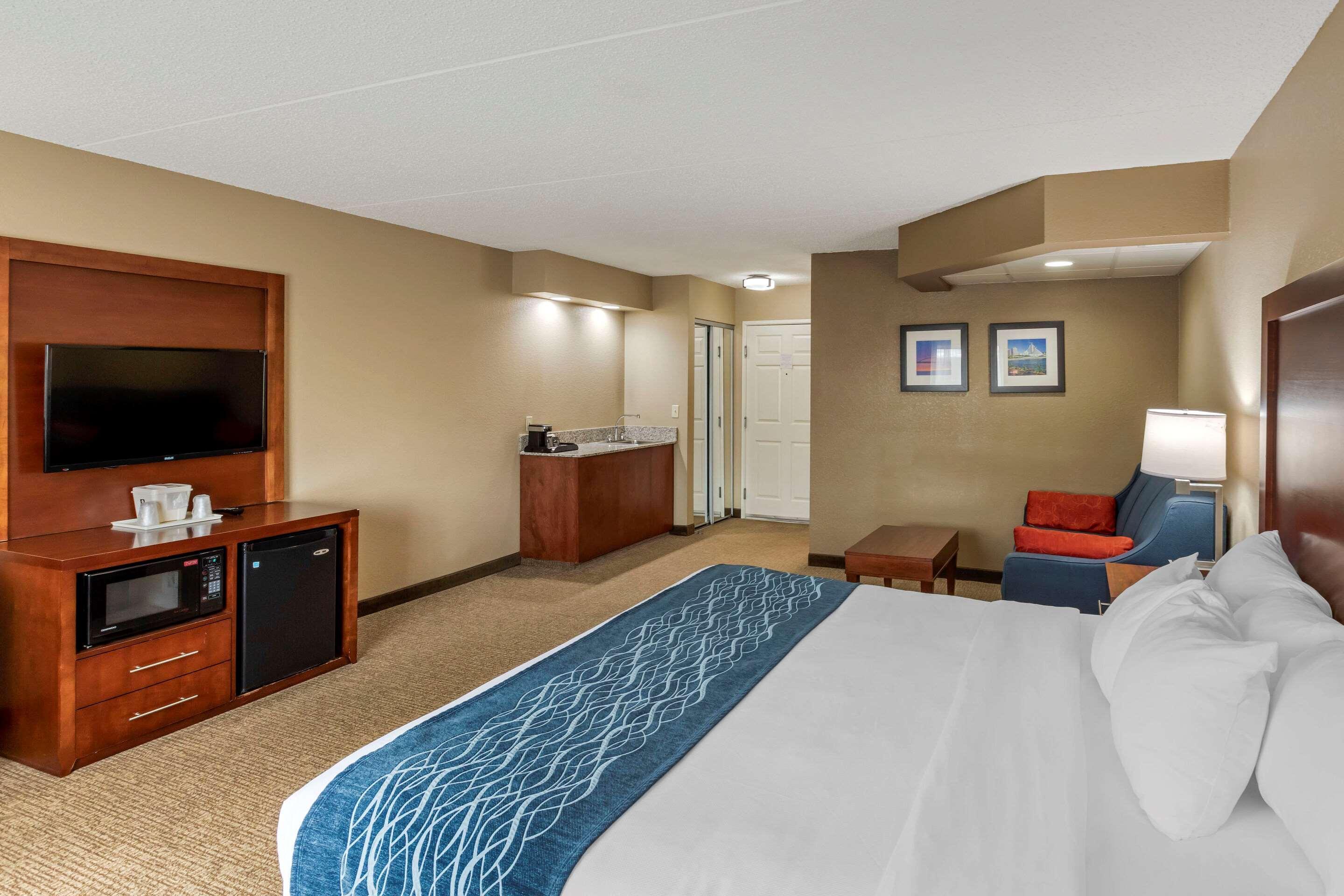 Comfort Inn & Suites Jackson - West Bend Екстер'єр фото