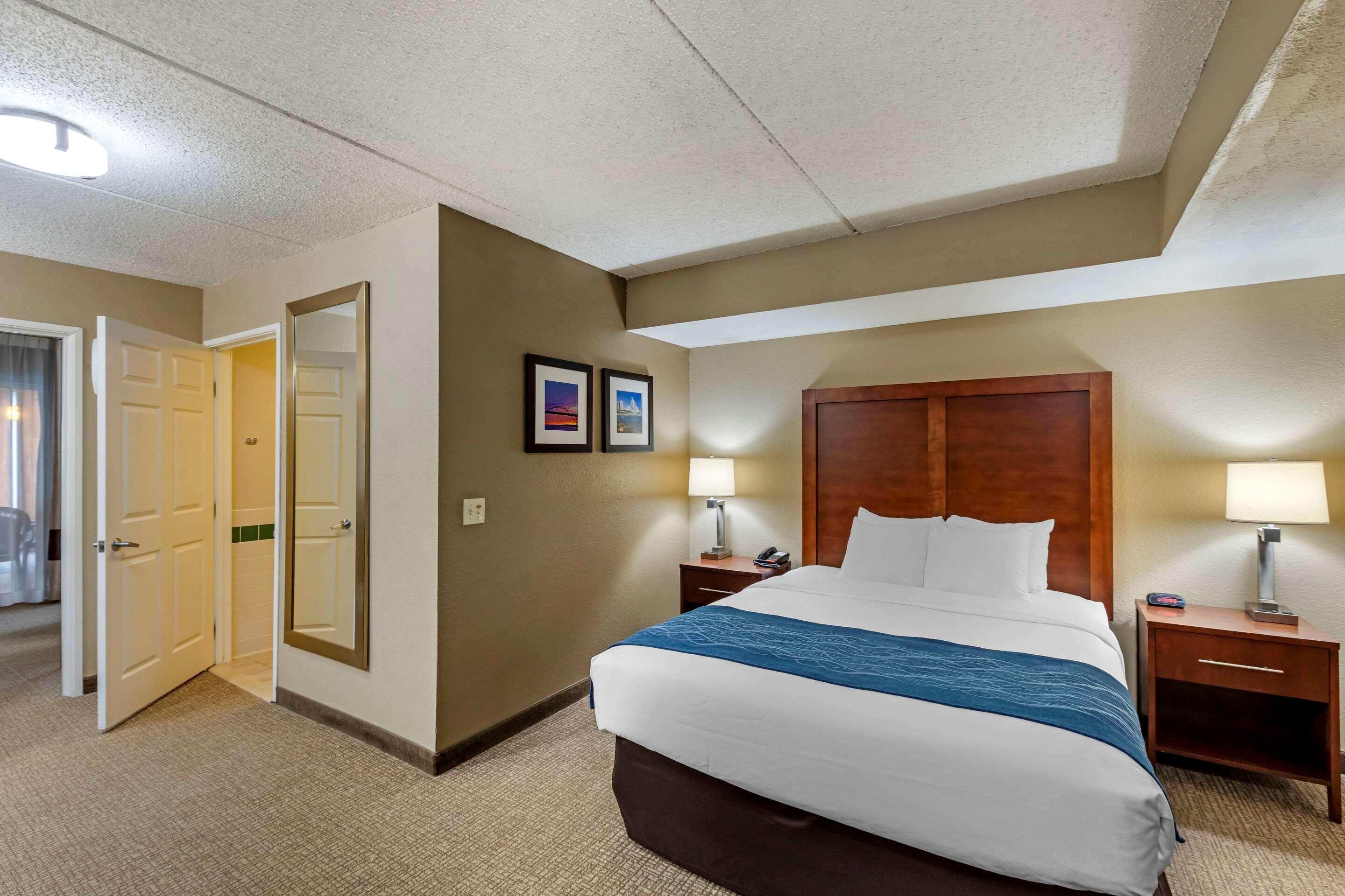 Comfort Inn & Suites Jackson - West Bend Екстер'єр фото