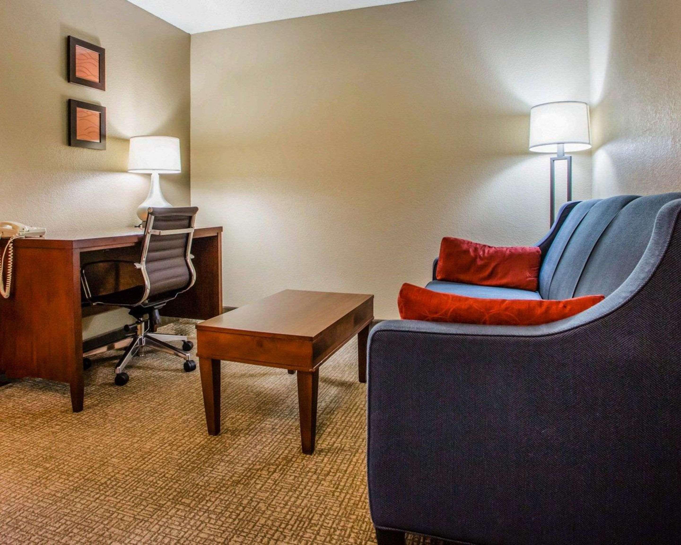 Comfort Inn & Suites Jackson - West Bend Екстер'єр фото
