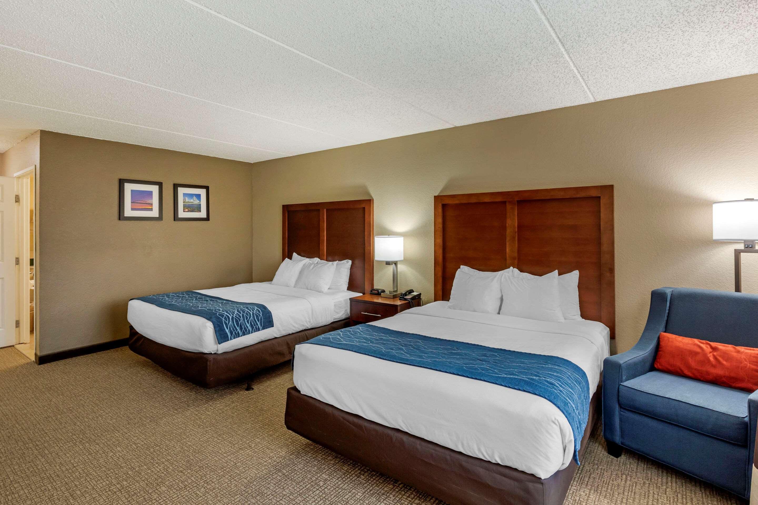 Comfort Inn & Suites Jackson - West Bend Екстер'єр фото