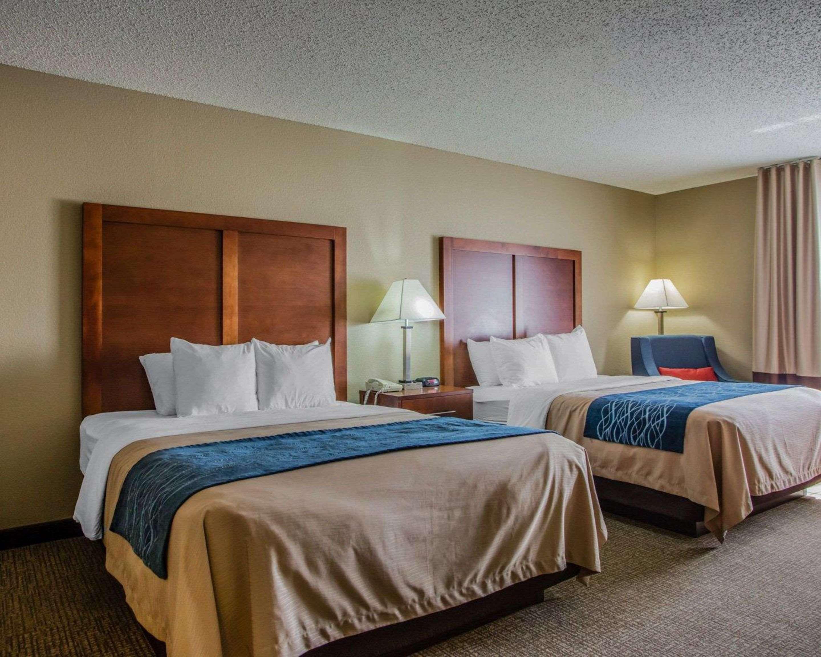 Comfort Inn & Suites Jackson - West Bend Екстер'єр фото