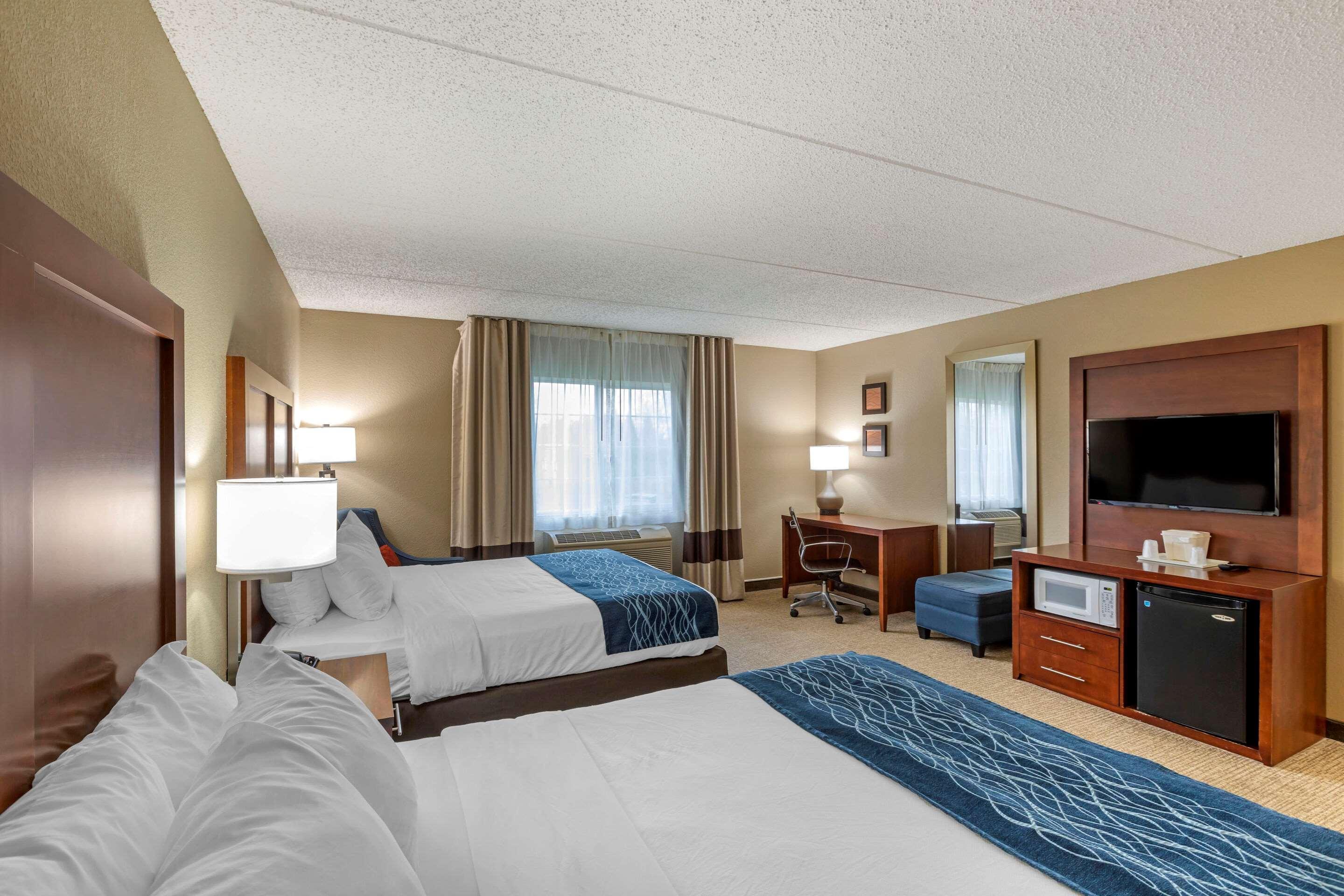 Comfort Inn & Suites Jackson - West Bend Екстер'єр фото