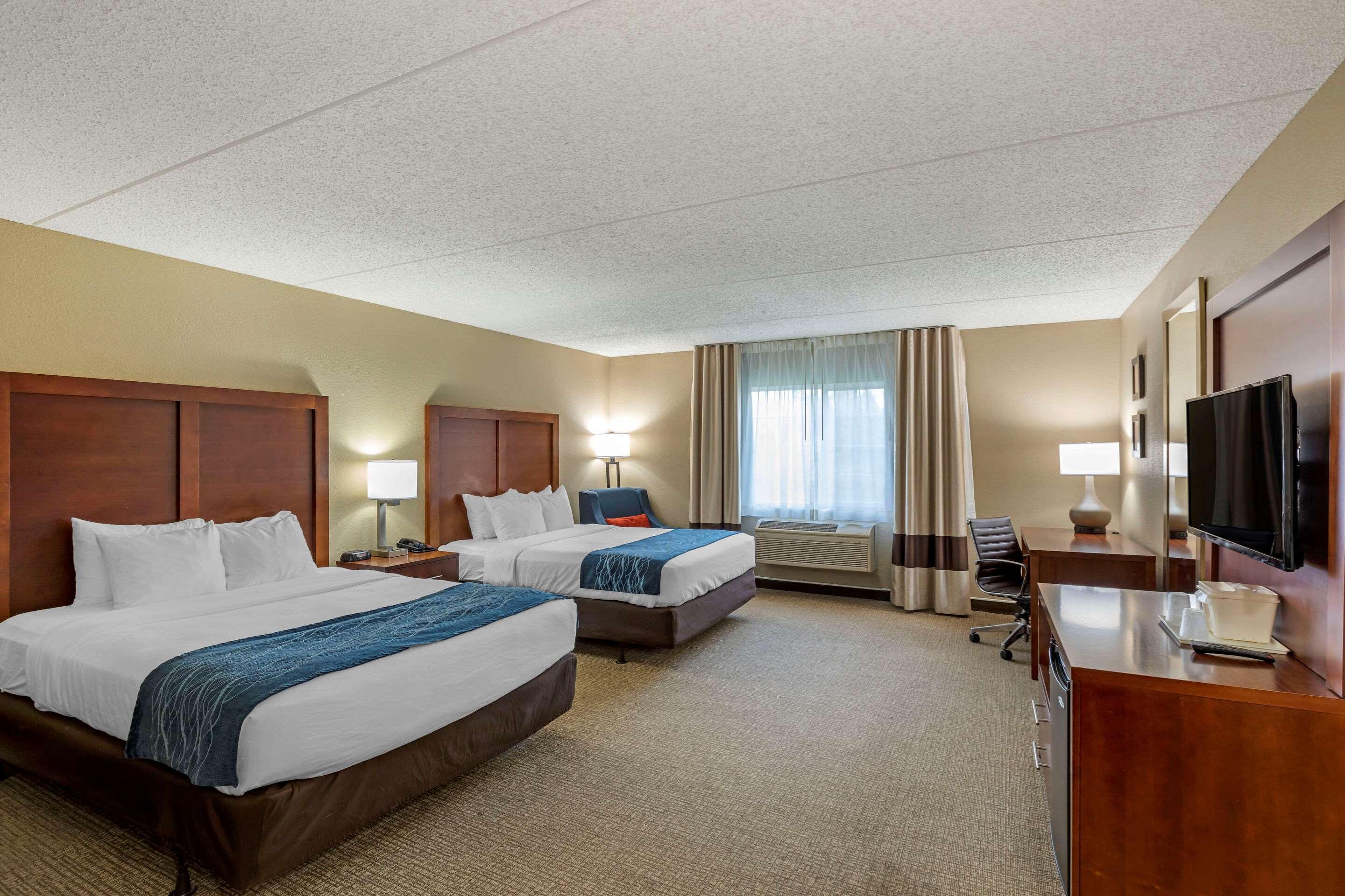 Comfort Inn & Suites Jackson - West Bend Екстер'єр фото