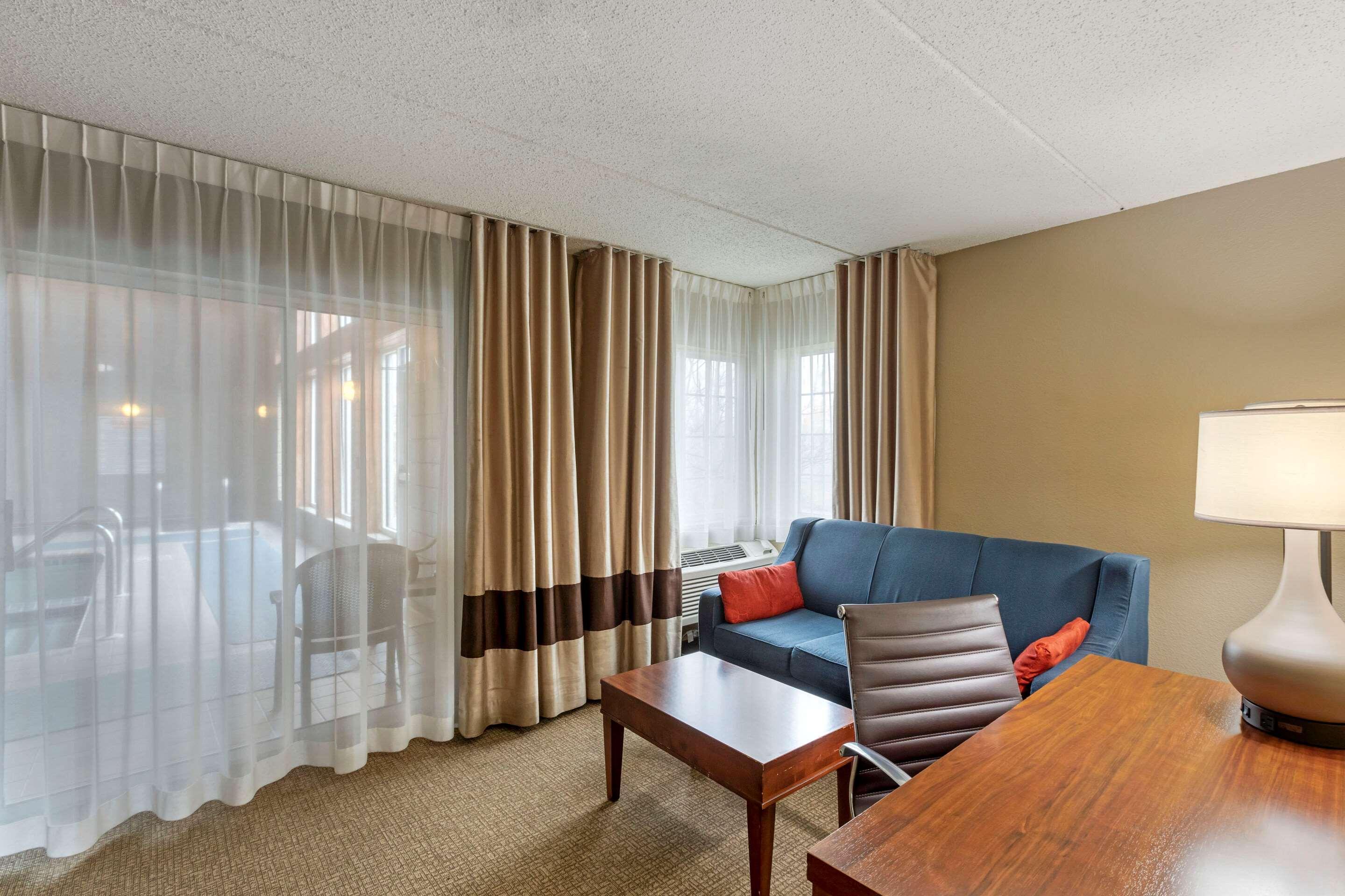 Comfort Inn & Suites Jackson - West Bend Екстер'єр фото