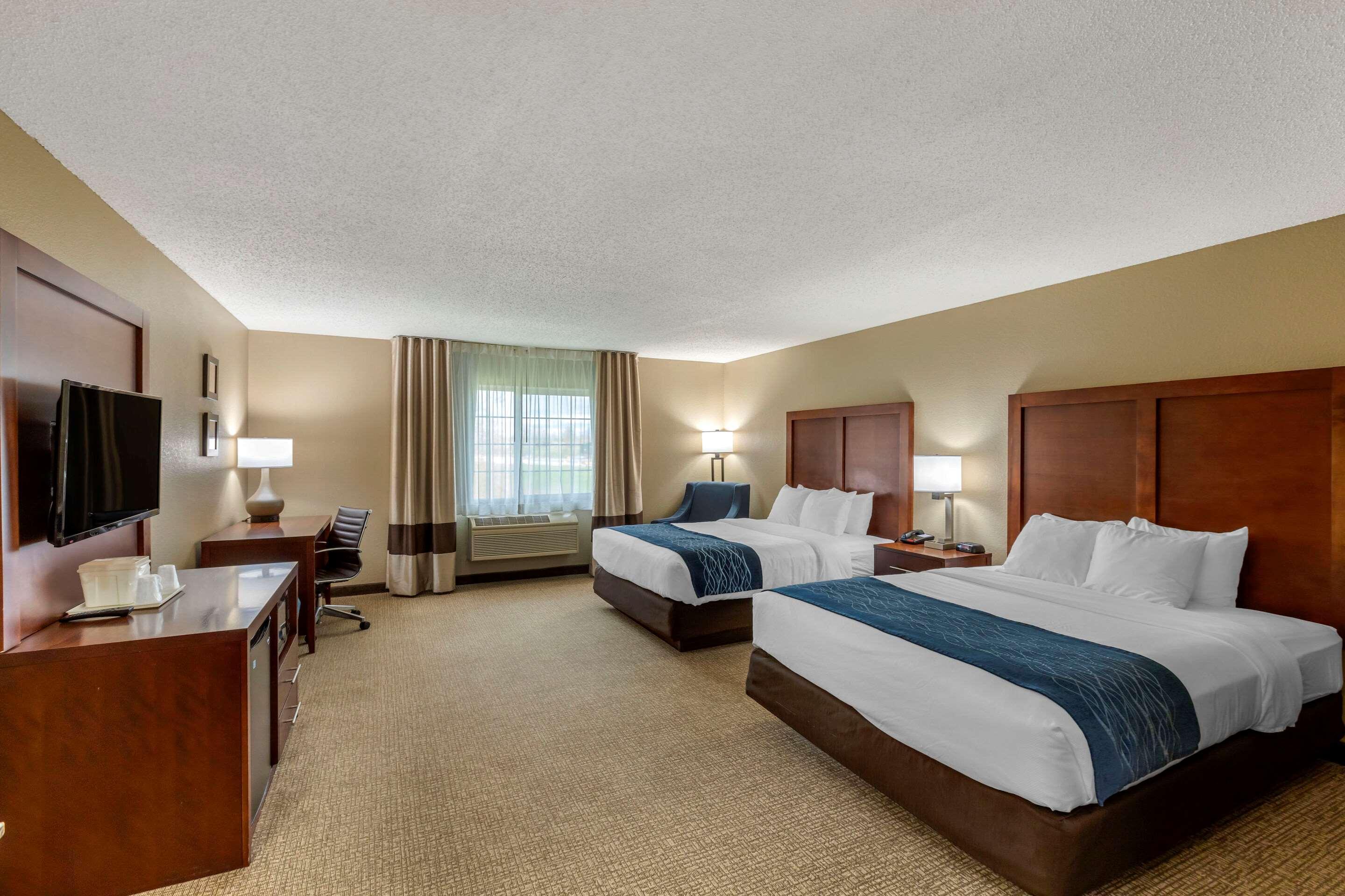 Comfort Inn & Suites Jackson - West Bend Екстер'єр фото