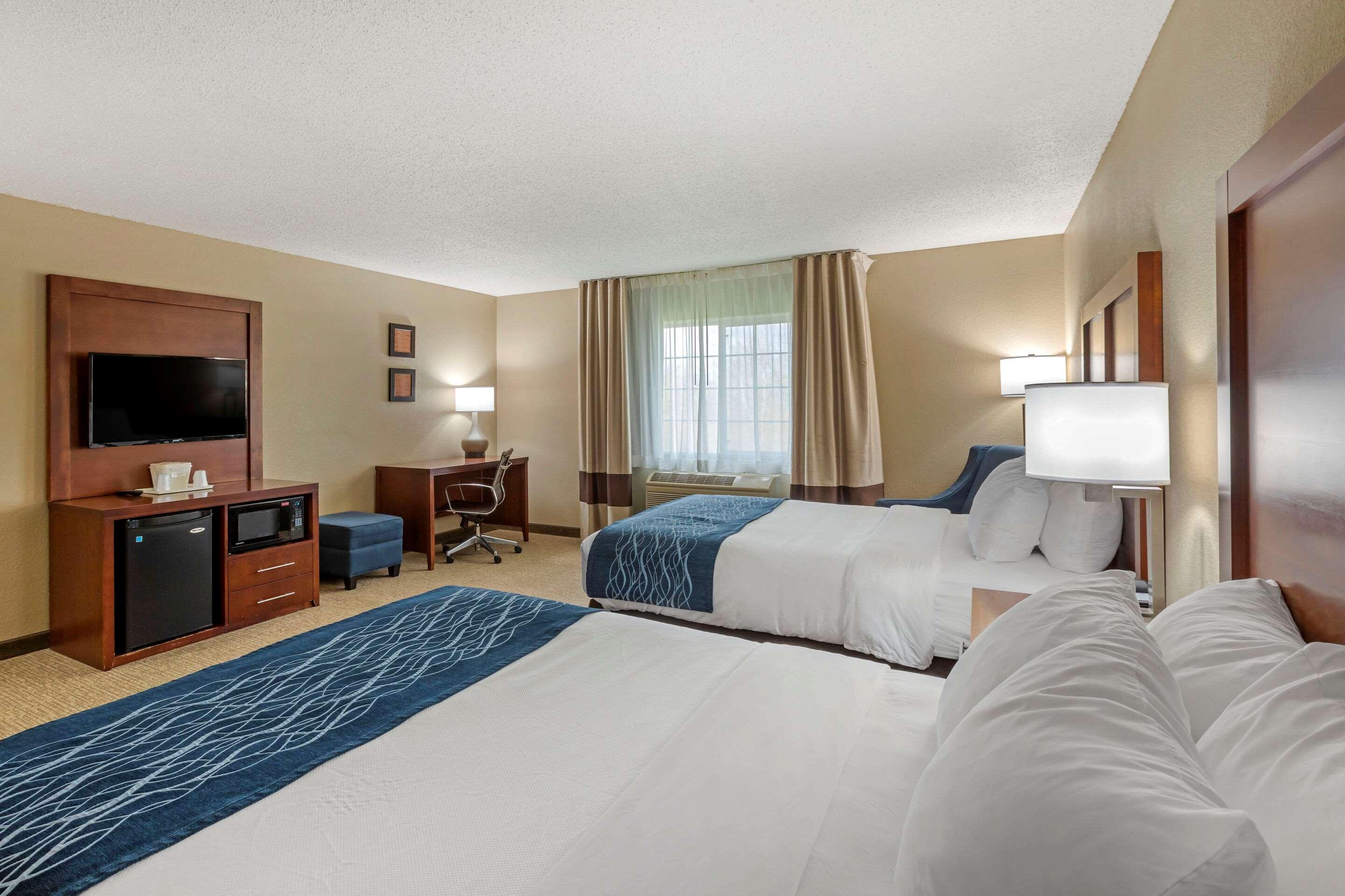 Comfort Inn & Suites Jackson - West Bend Екстер'єр фото