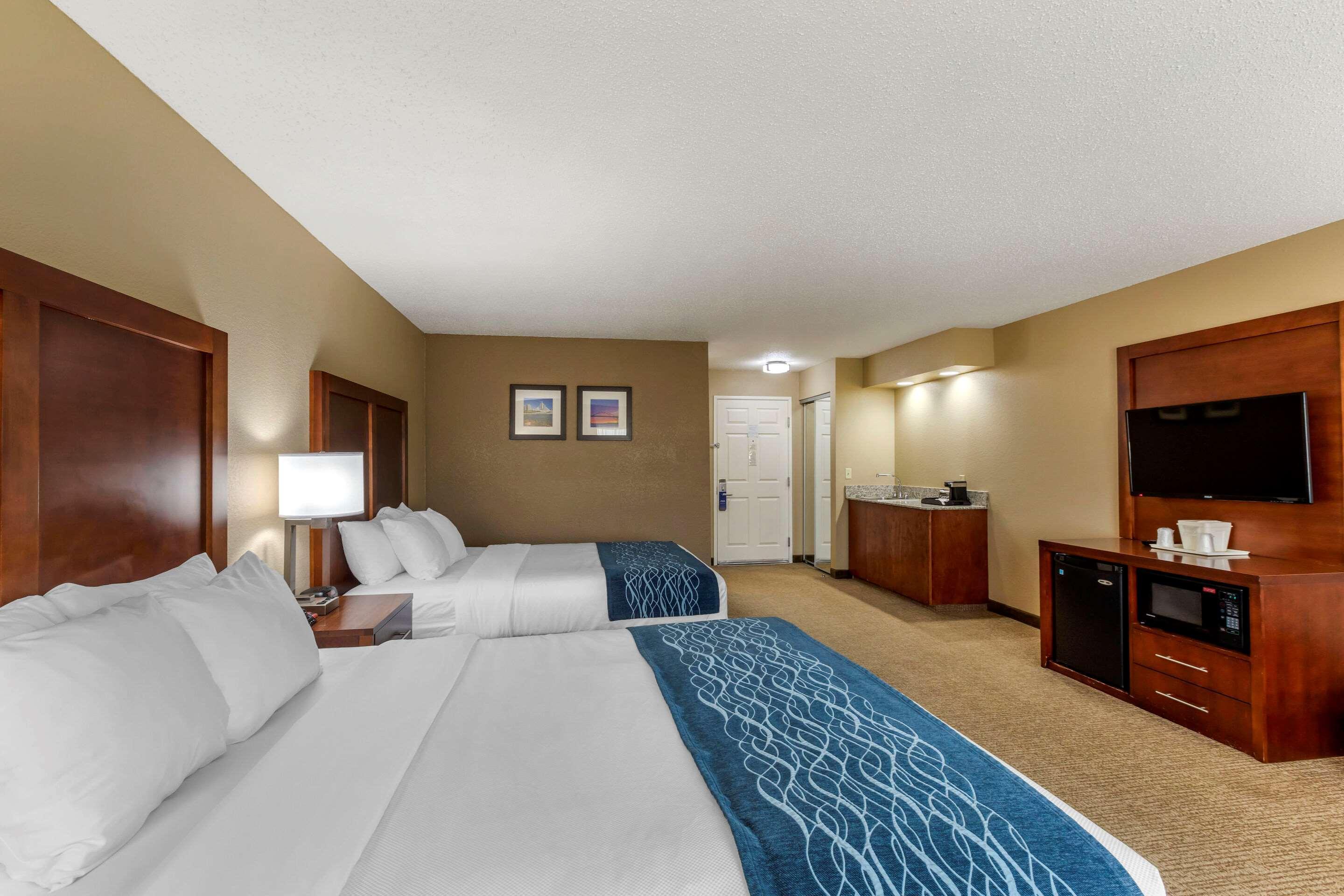 Comfort Inn & Suites Jackson - West Bend Екстер'єр фото
