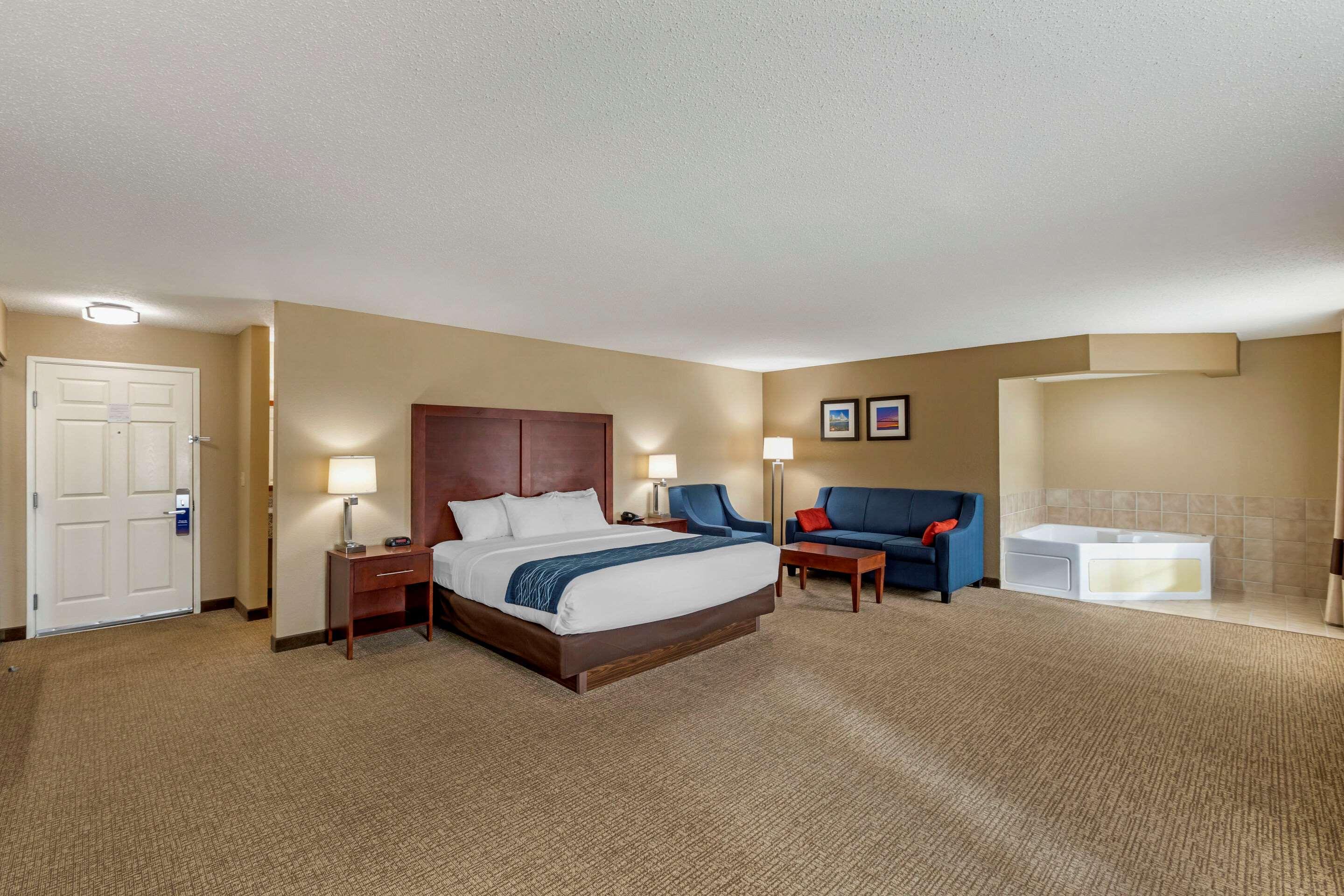 Comfort Inn & Suites Jackson - West Bend Екстер'єр фото
