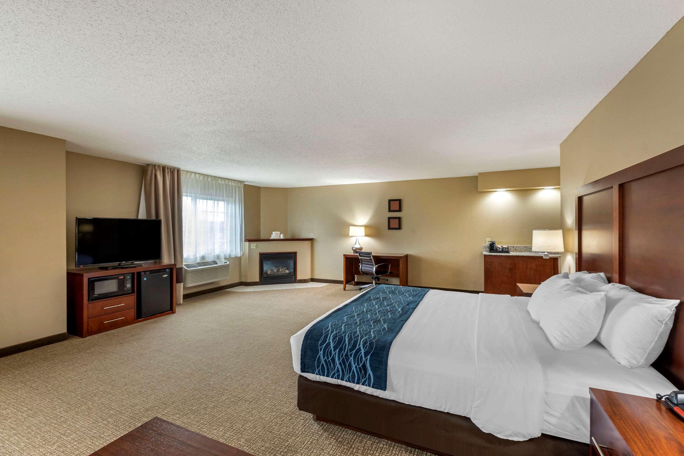 Comfort Inn & Suites Jackson - West Bend Екстер'єр фото
