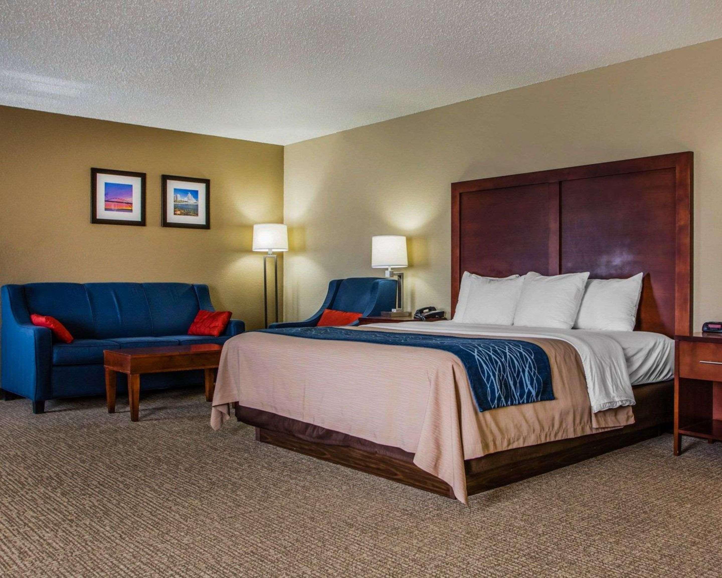 Comfort Inn & Suites Jackson - West Bend Екстер'єр фото