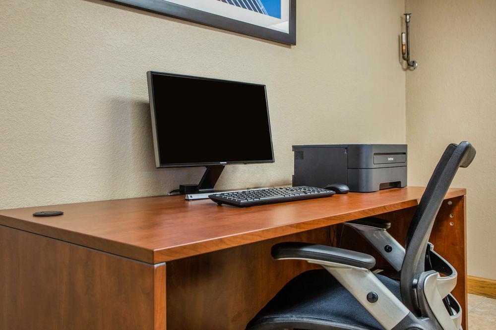 Comfort Inn & Suites Jackson - West Bend Екстер'єр фото