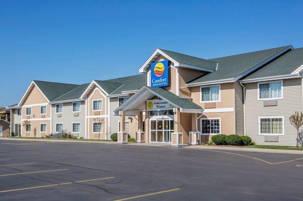 Comfort Inn & Suites Jackson - West Bend Екстер'єр фото