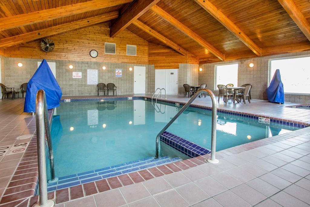Comfort Inn & Suites Jackson - West Bend Екстер'єр фото