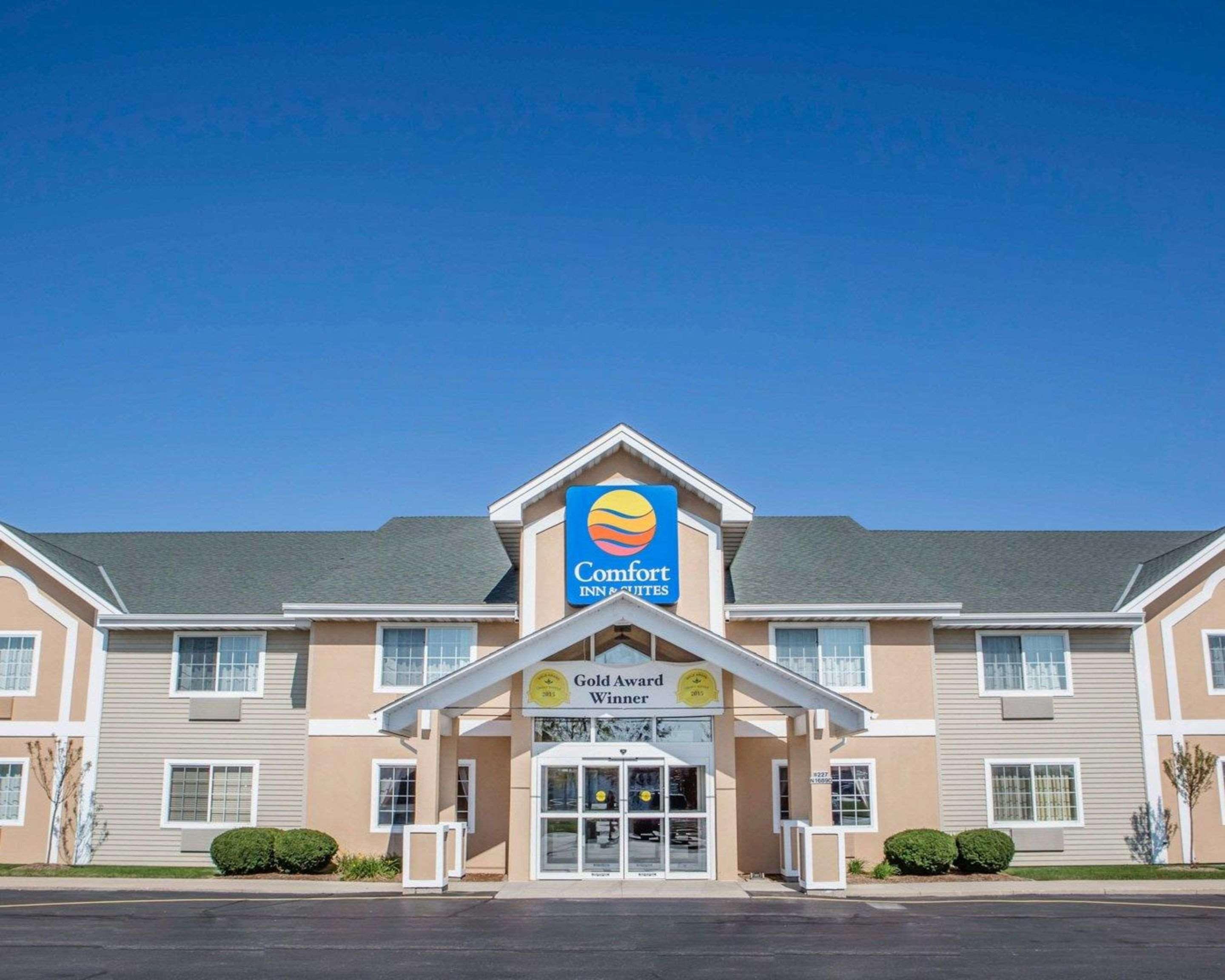 Comfort Inn & Suites Jackson - West Bend Екстер'єр фото