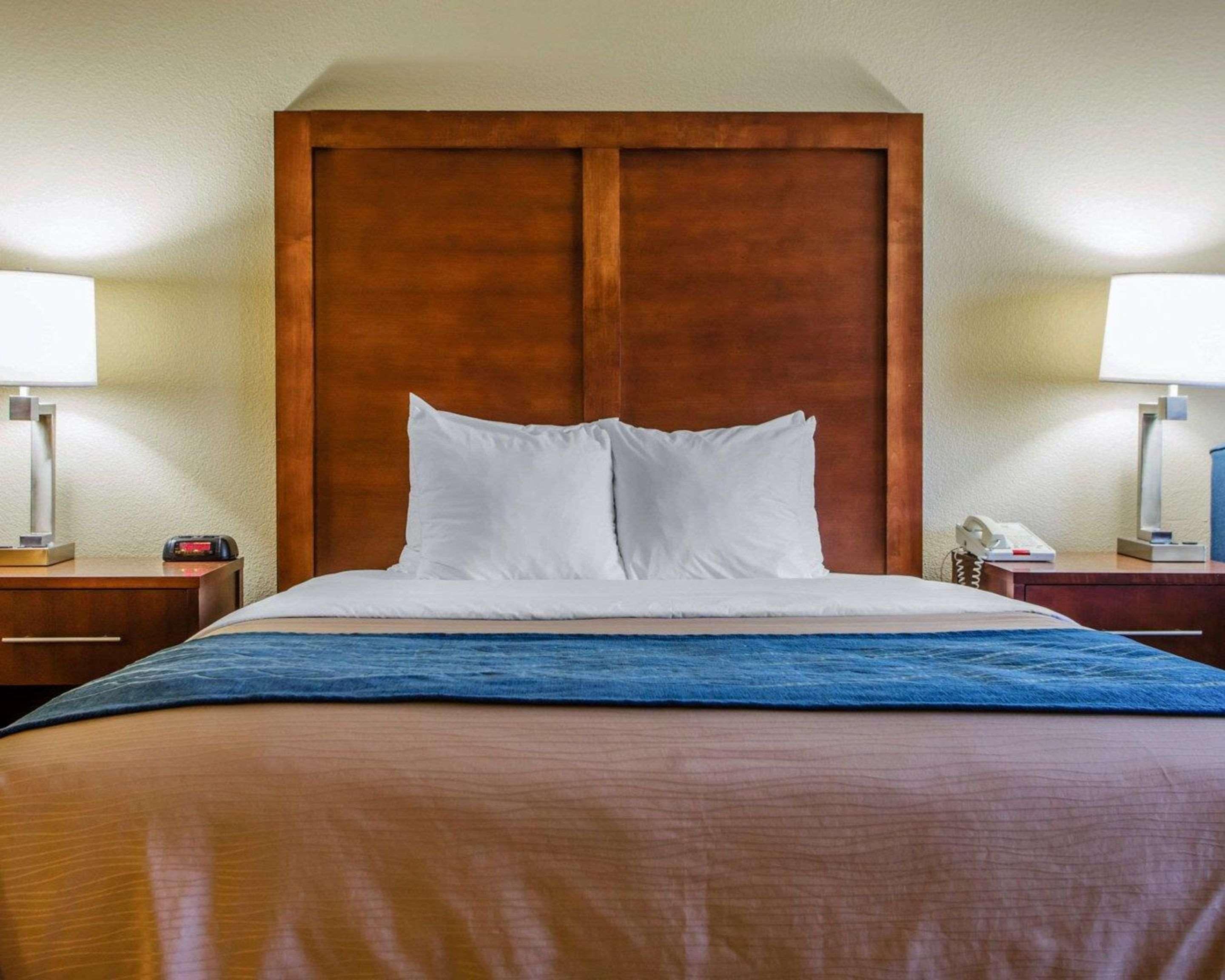 Comfort Inn & Suites Jackson - West Bend Екстер'єр фото