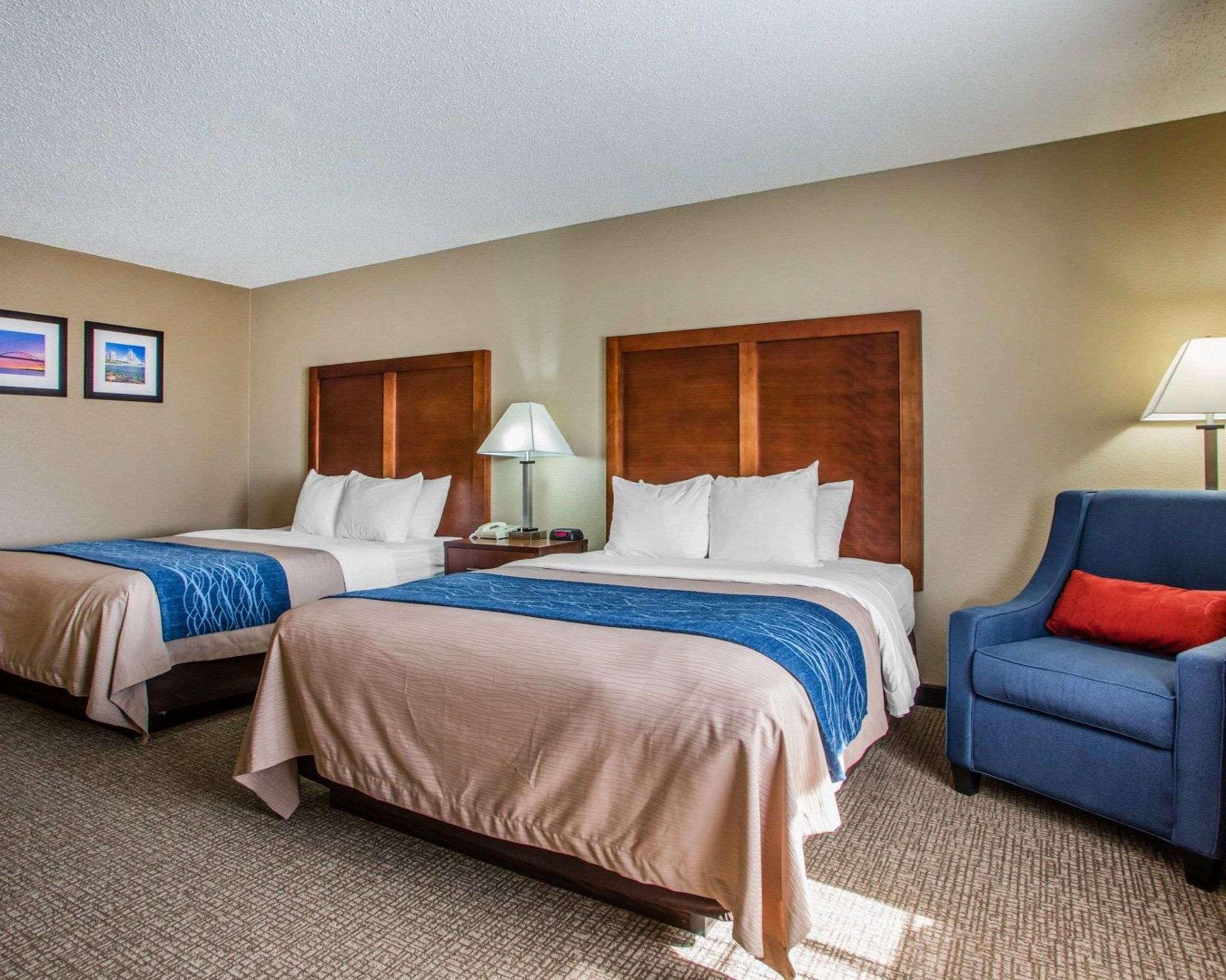 Comfort Inn & Suites Jackson - West Bend Екстер'єр фото