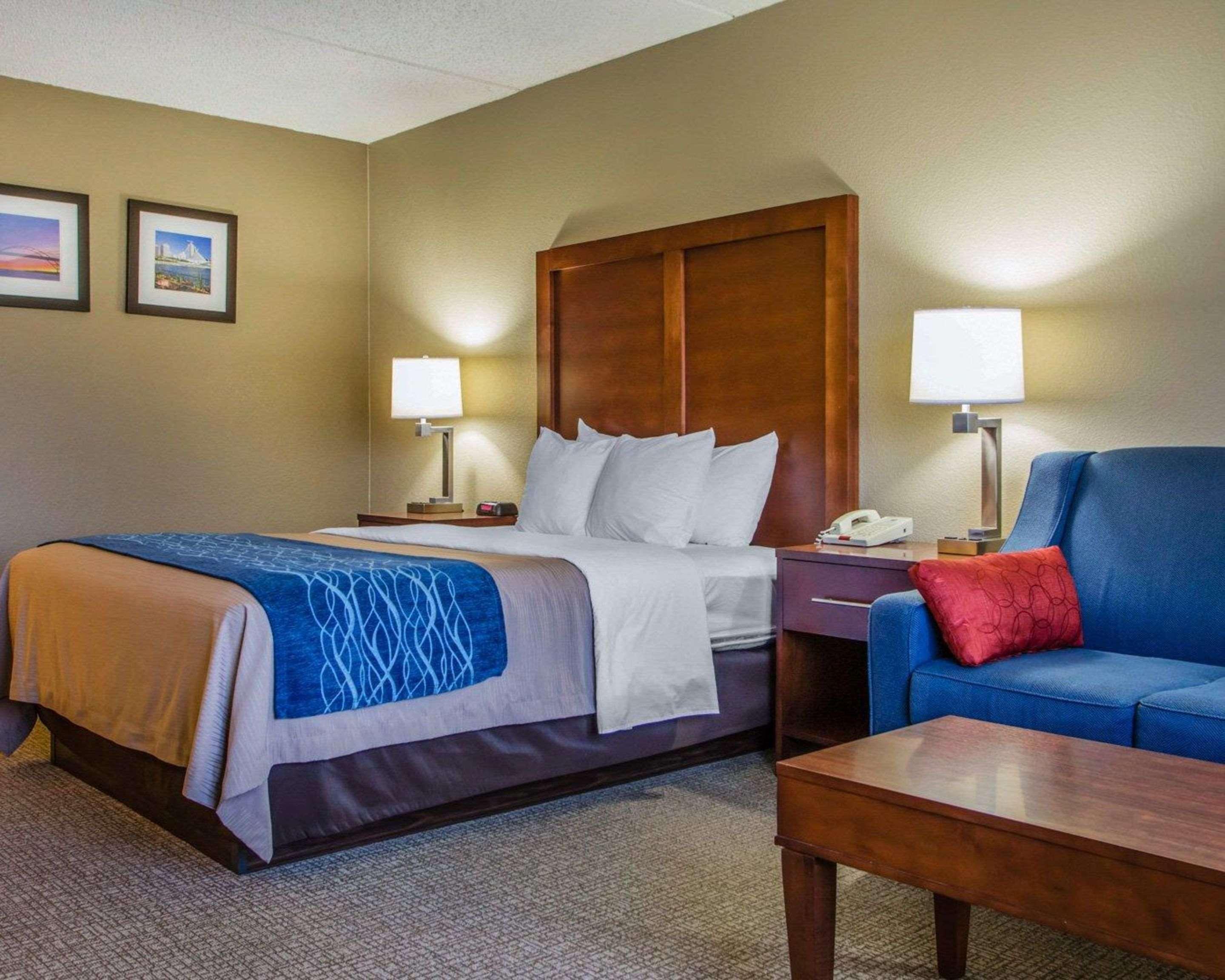 Comfort Inn & Suites Jackson - West Bend Екстер'єр фото