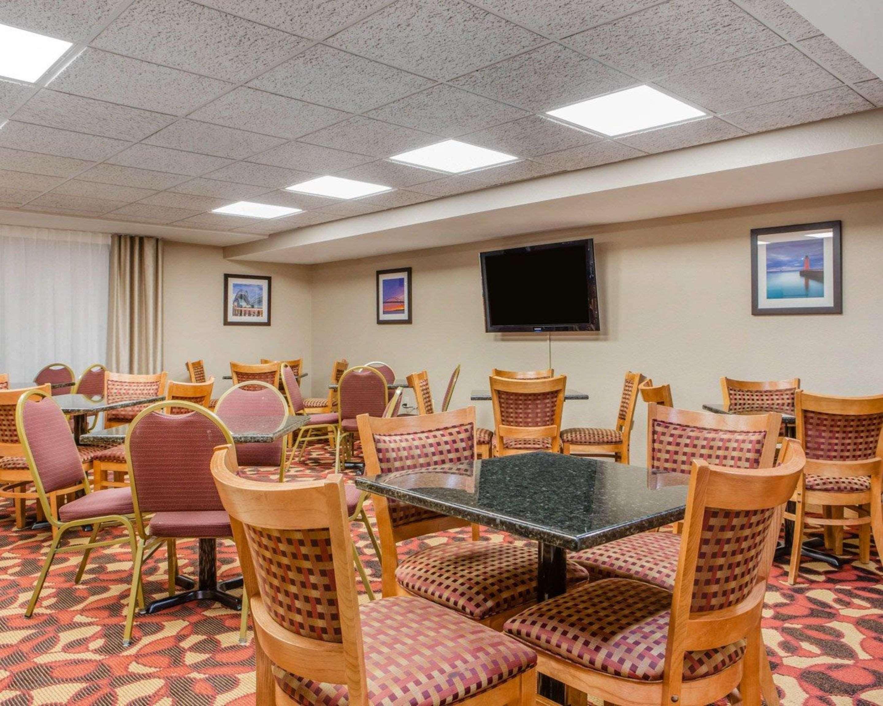 Comfort Inn & Suites Jackson - West Bend Екстер'єр фото