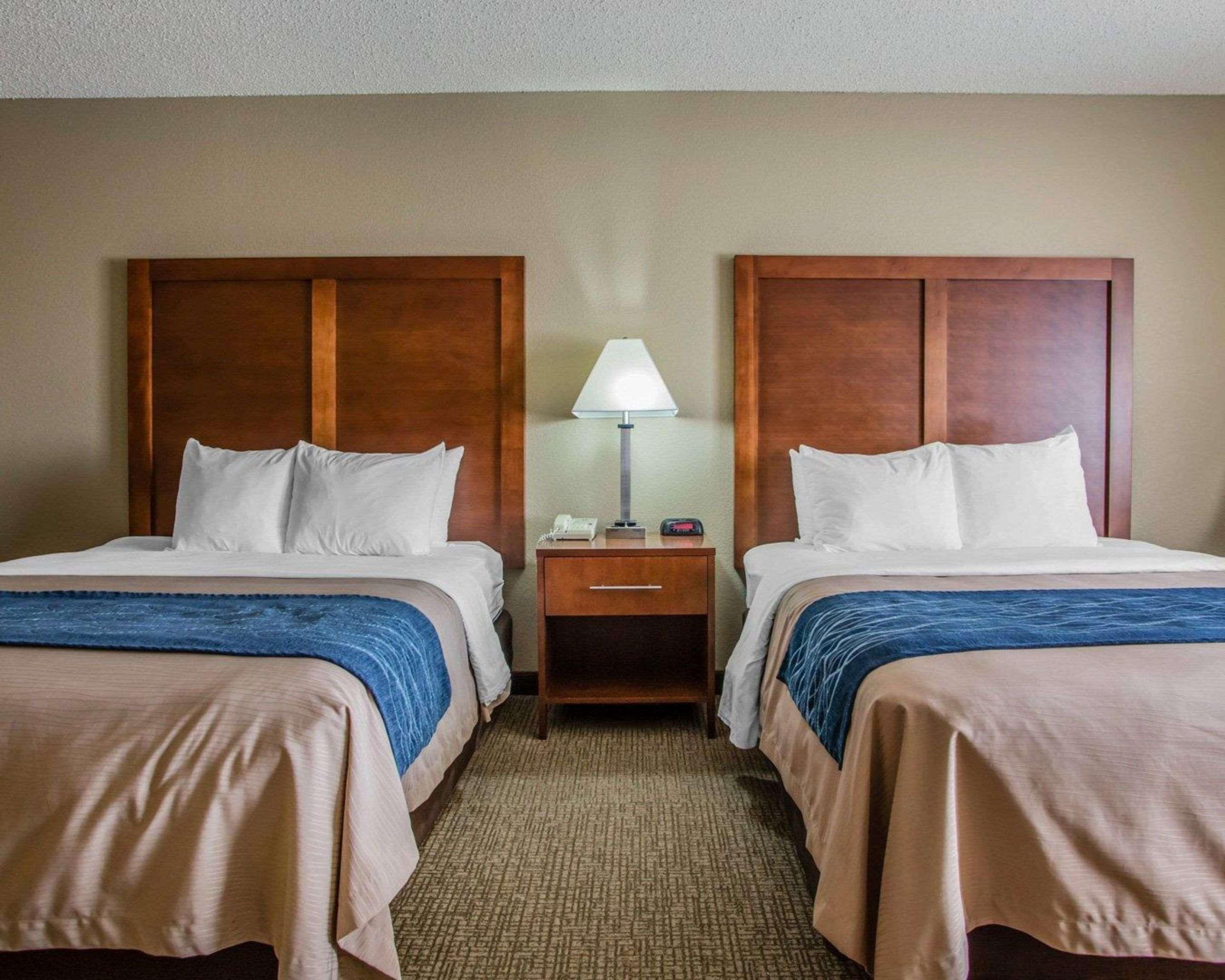 Comfort Inn & Suites Jackson - West Bend Екстер'єр фото