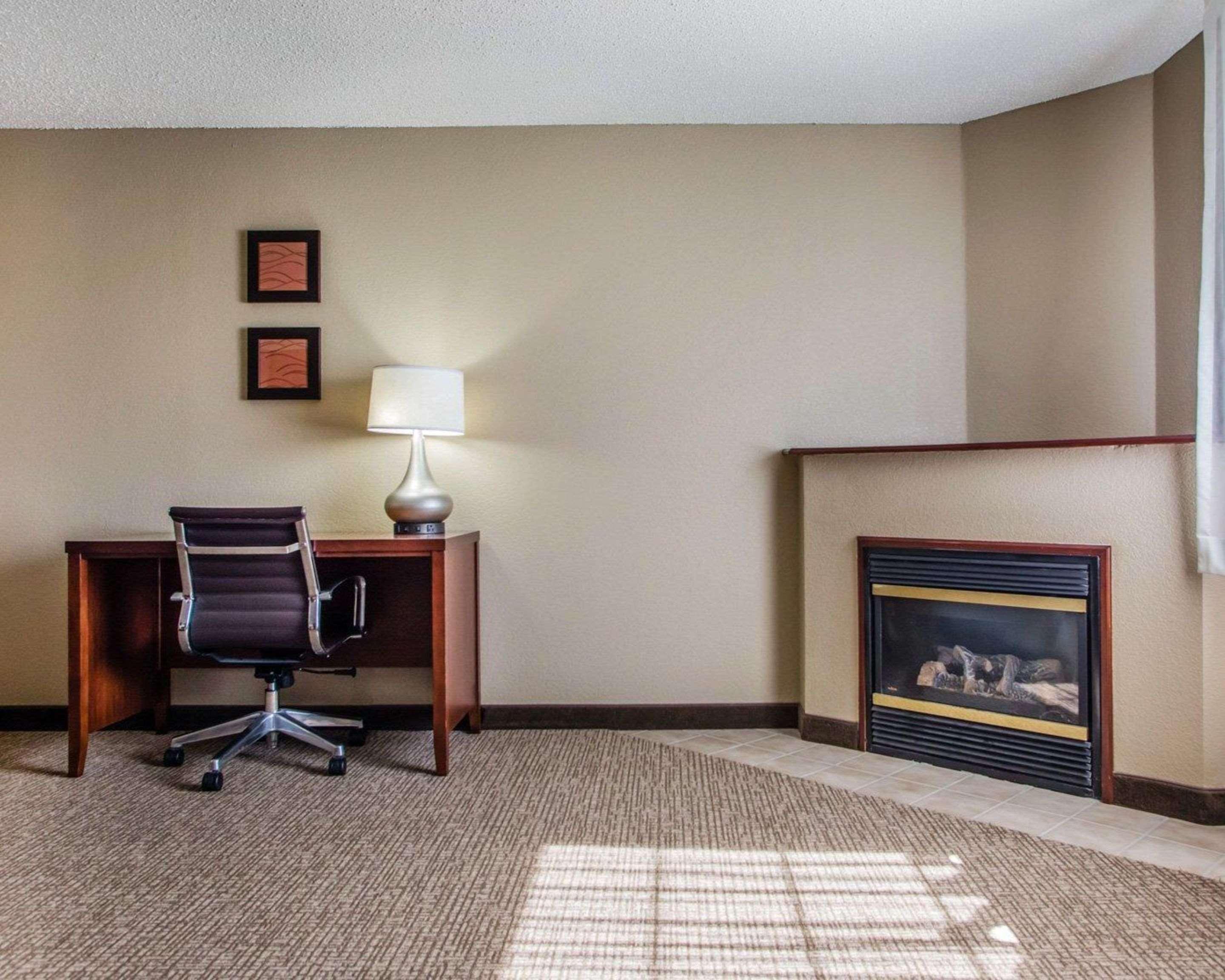 Comfort Inn & Suites Jackson - West Bend Екстер'єр фото
