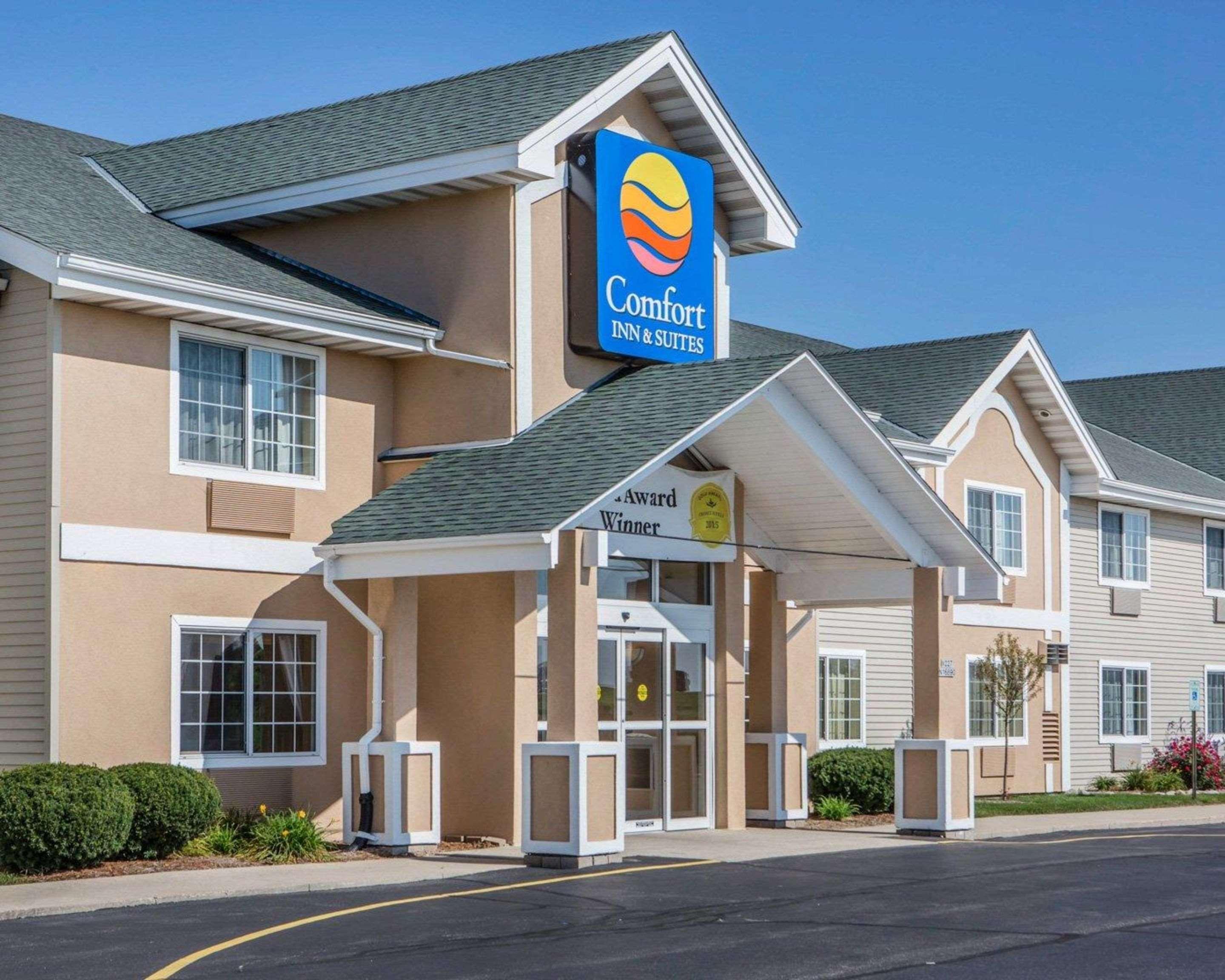 Comfort Inn & Suites Jackson - West Bend Екстер'єр фото