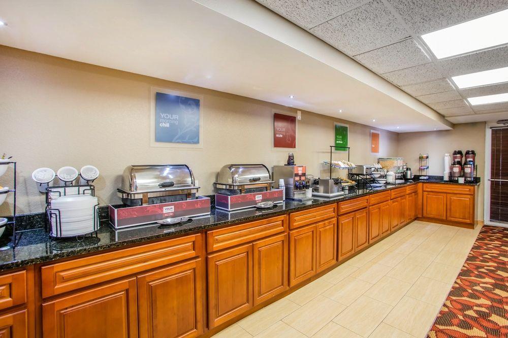 Comfort Inn & Suites Jackson - West Bend Екстер'єр фото