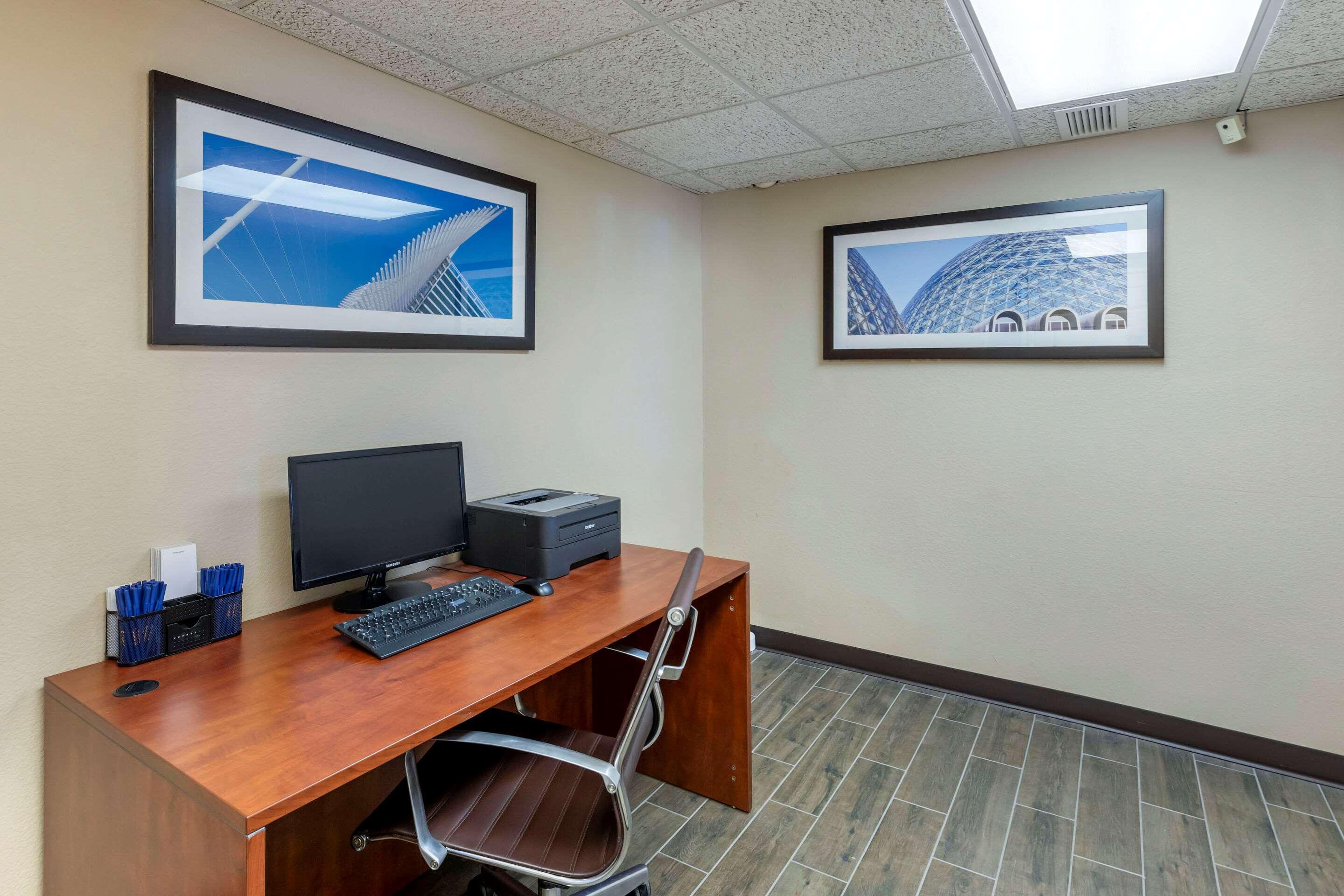 Comfort Inn & Suites Jackson - West Bend Екстер'єр фото