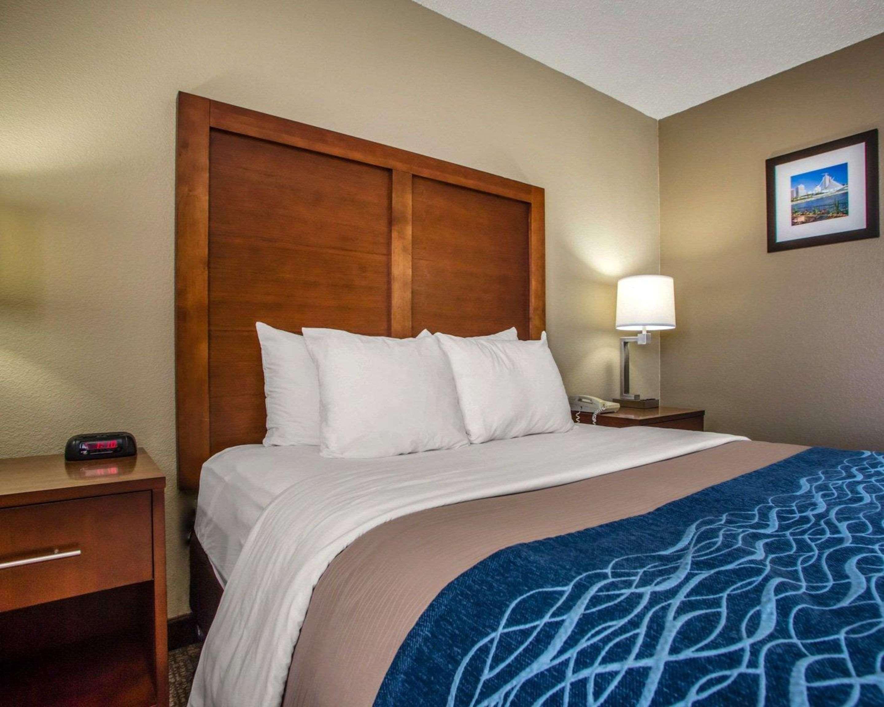 Comfort Inn & Suites Jackson - West Bend Екстер'єр фото