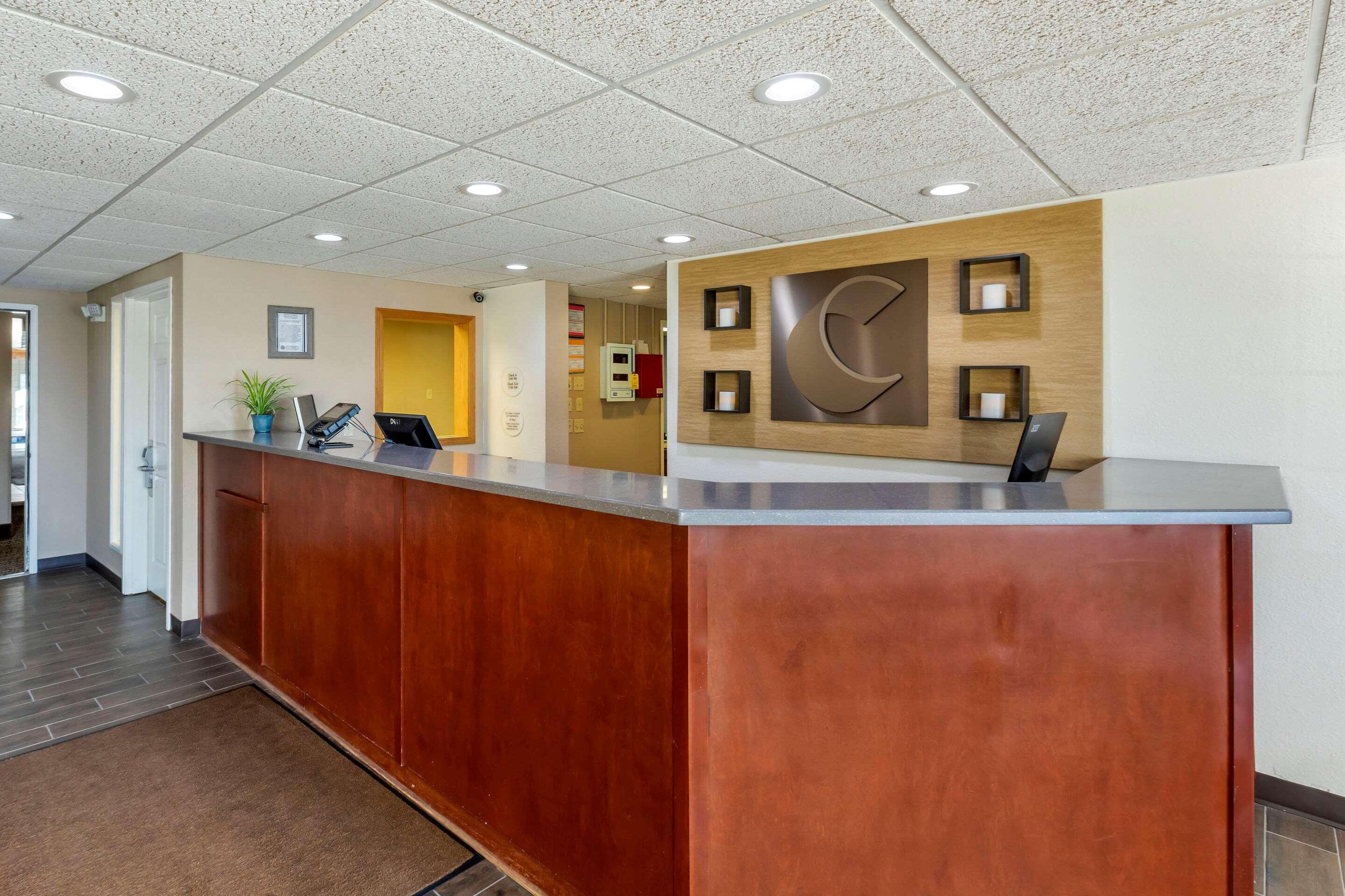 Comfort Inn & Suites Jackson - West Bend Екстер'єр фото