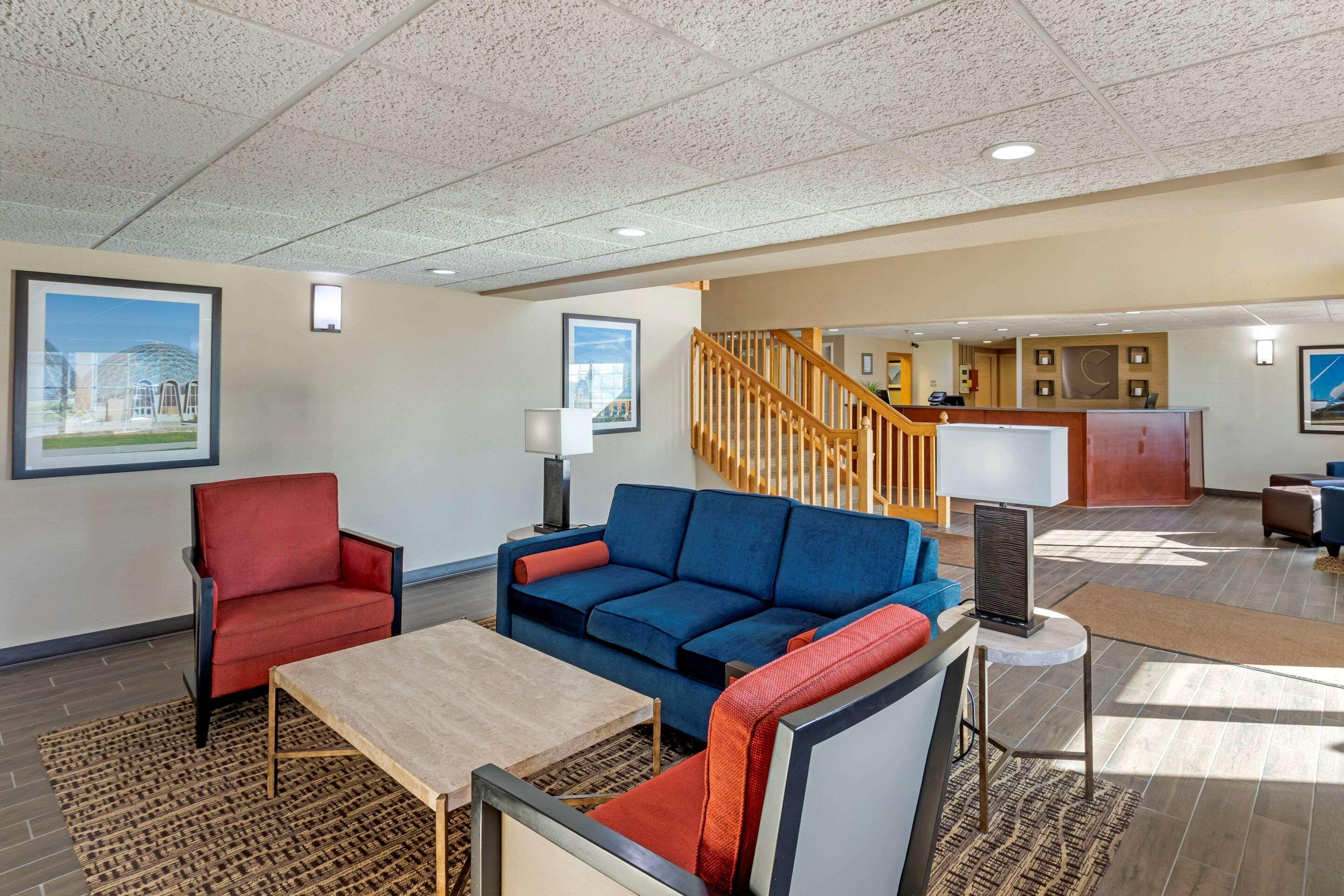 Comfort Inn & Suites Jackson - West Bend Екстер'єр фото