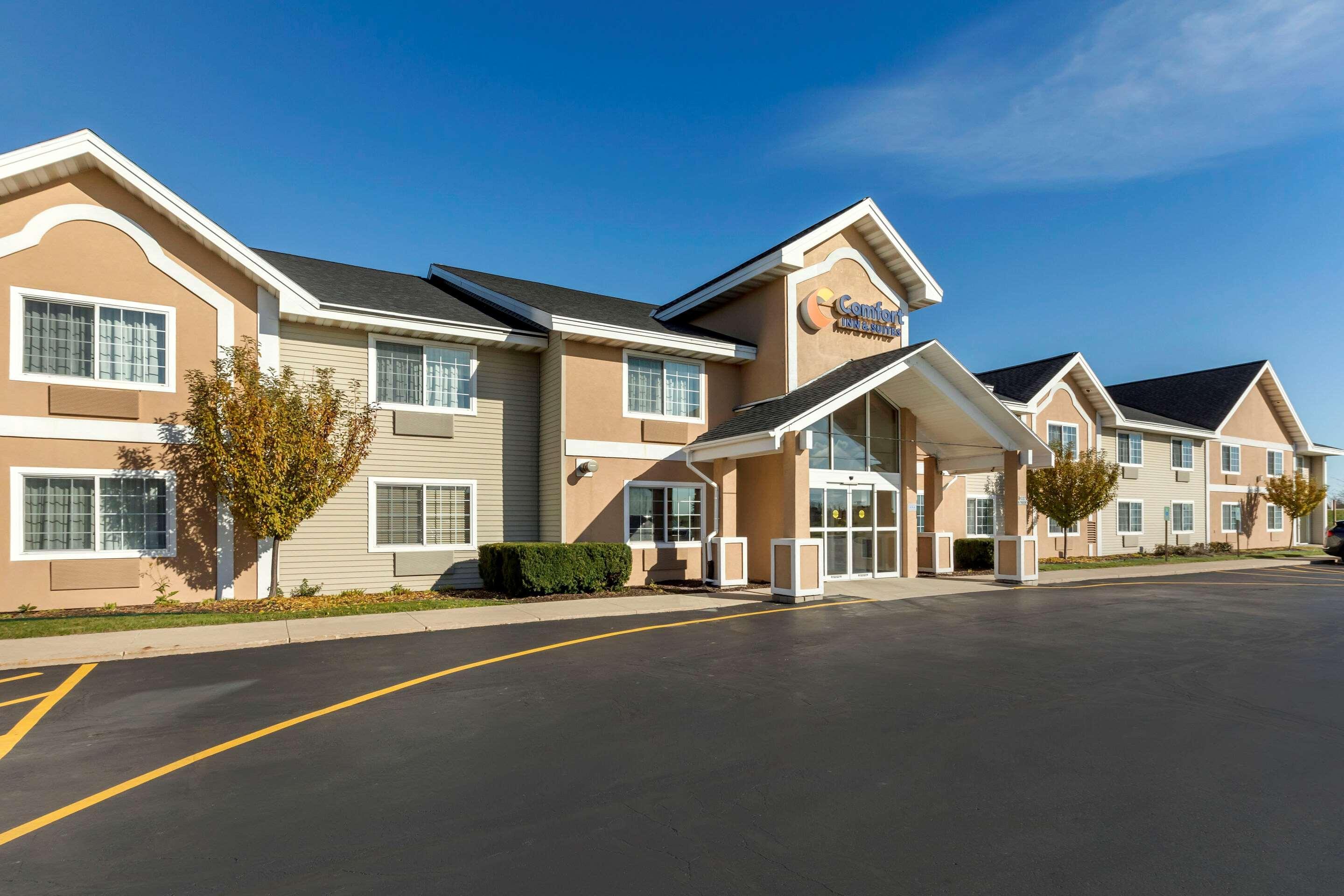 Comfort Inn & Suites Jackson - West Bend Екстер'єр фото