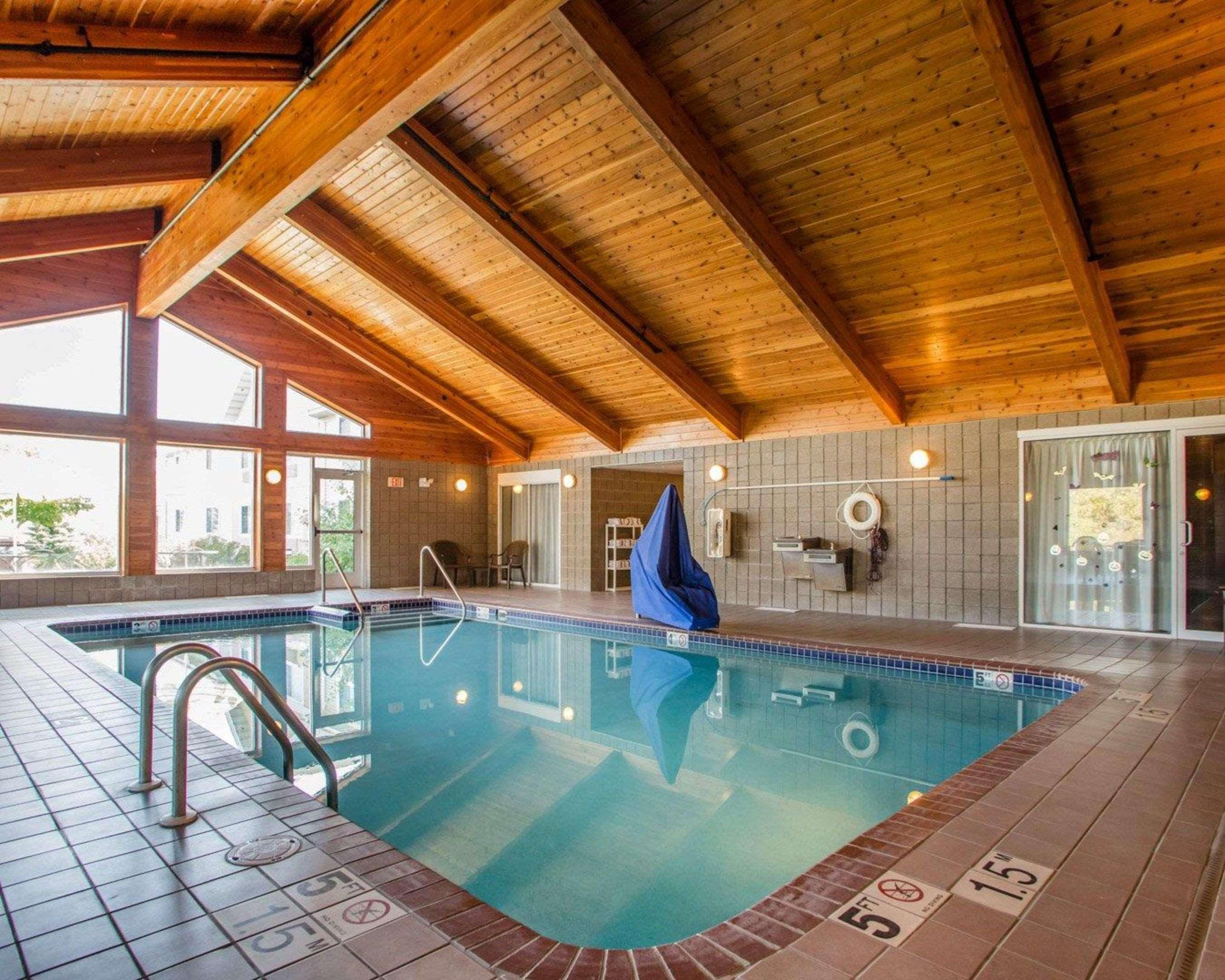 Comfort Inn & Suites Jackson - West Bend Екстер'єр фото