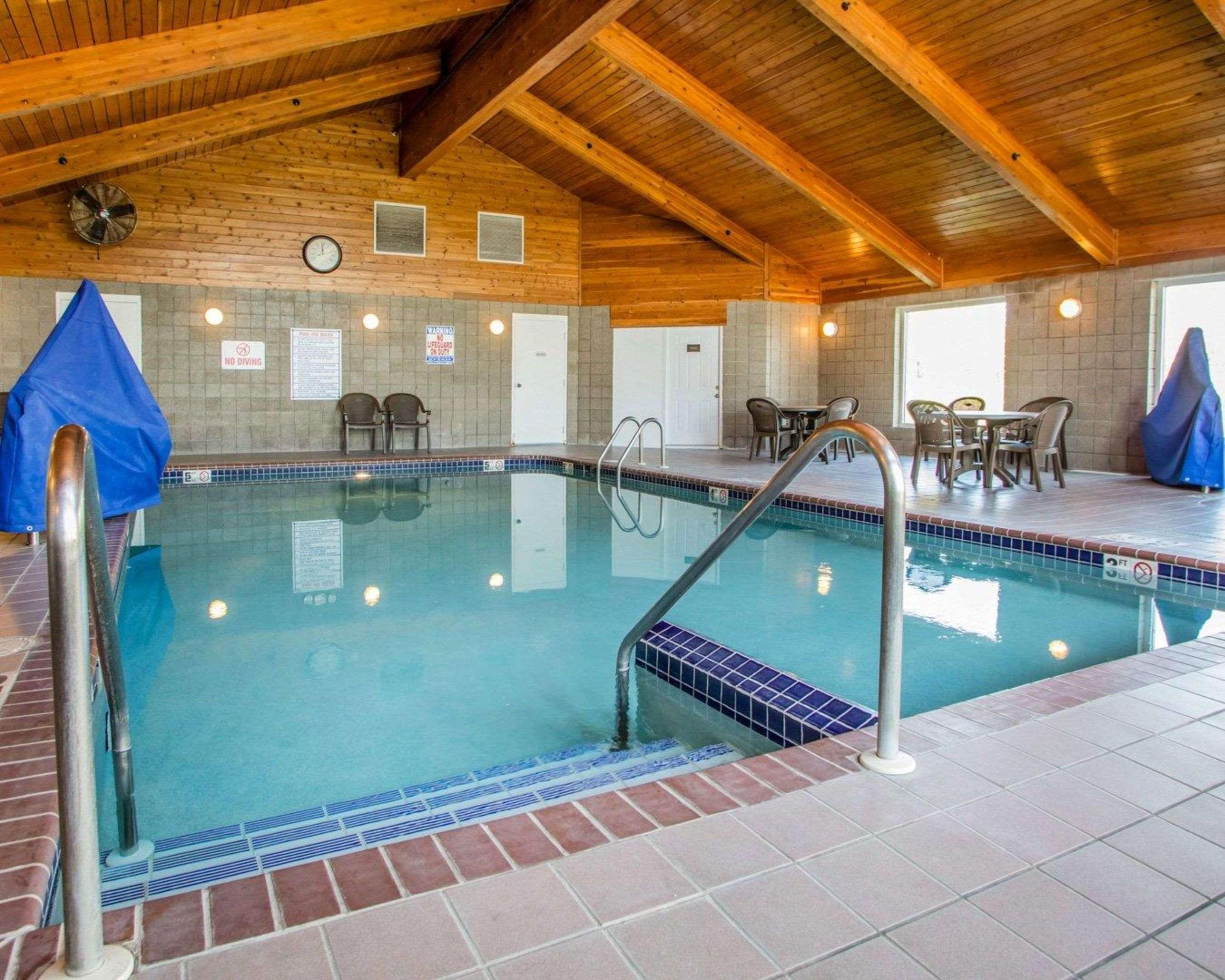 Comfort Inn & Suites Jackson - West Bend Екстер'єр фото